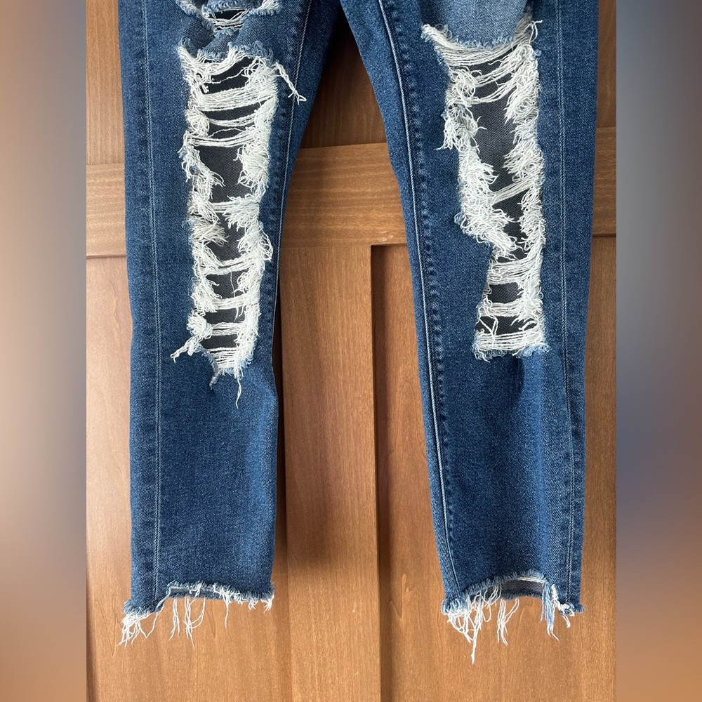 American Eagle Distressed Mom Jeans size 2 - Picture 3 of 14